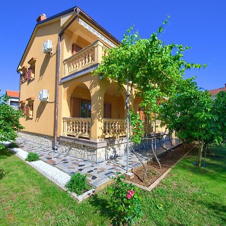 Apartment Bazina - Airconditioning, Parking, 500M From The Beach Krk Town Exterior photo