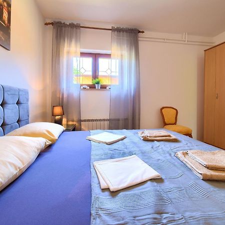 Apartment Bazina - Airconditioning, Parking, 500M From The Beach Krk Town Exterior photo