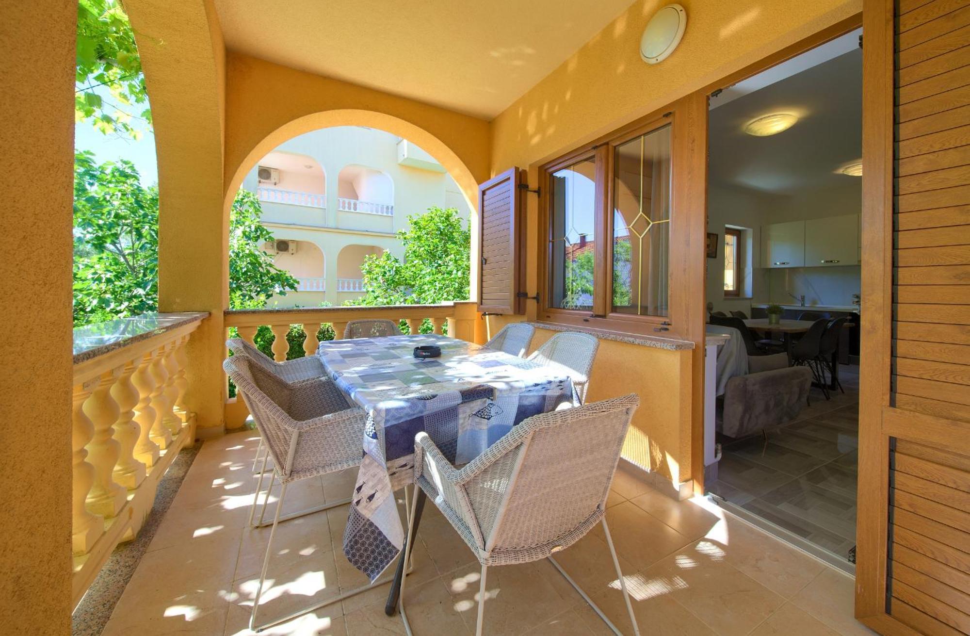 Apartment Bazina - Airconditioning, Parking, 500M From The Beach Krk Town Exterior photo