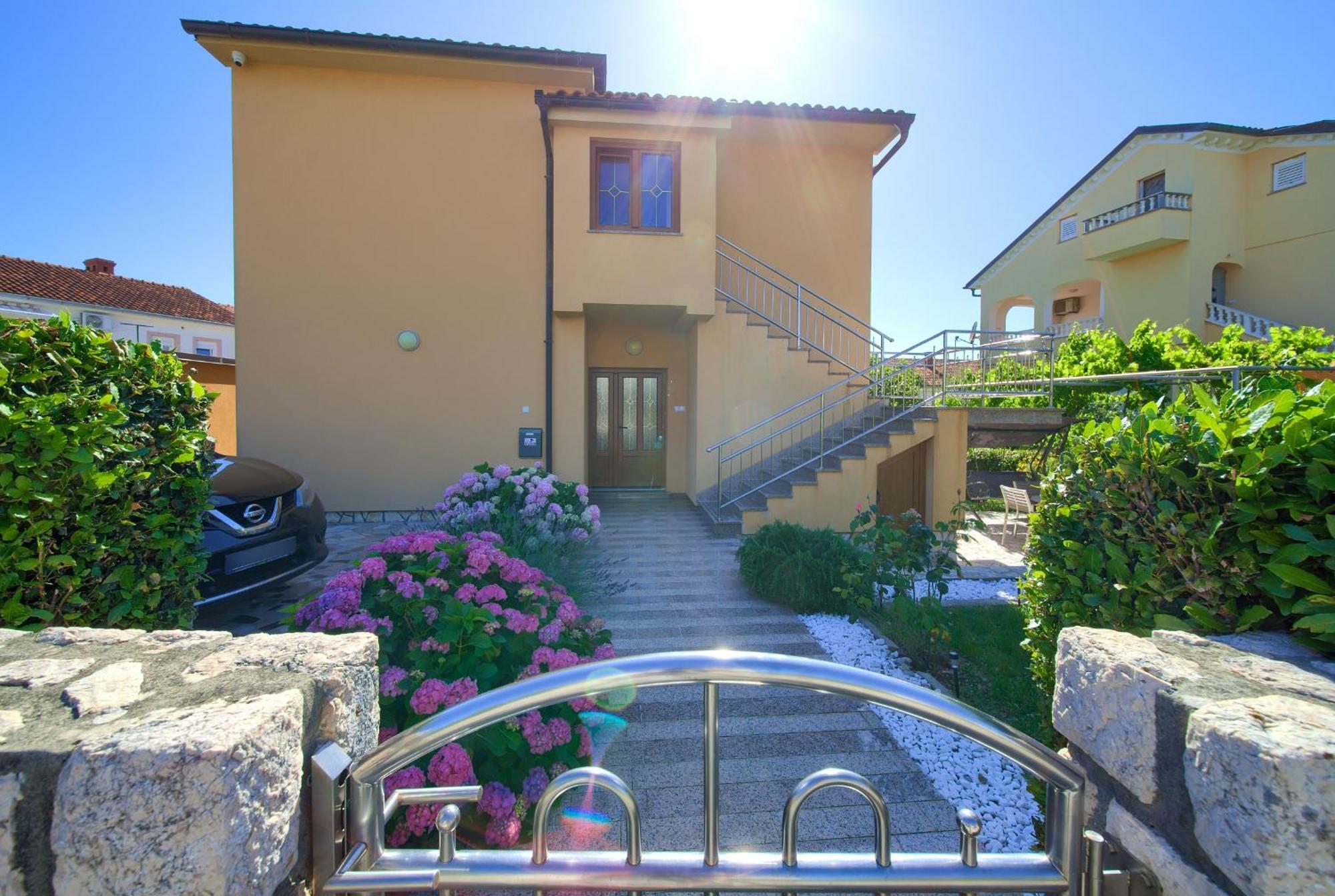 Apartment Bazina - Airconditioning, Parking, 500M From The Beach Krk Town Exterior photo