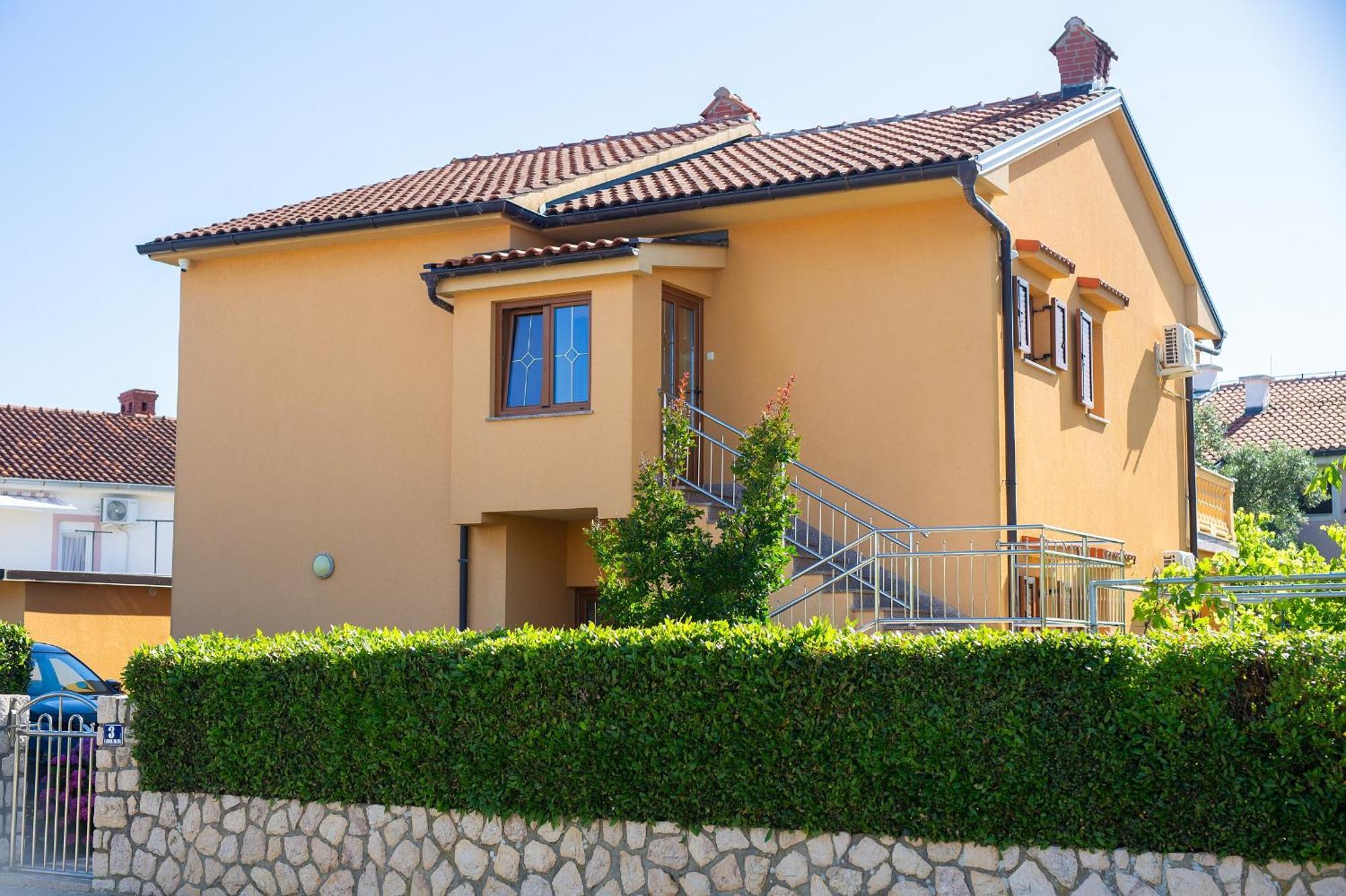 Apartment Bazina - Airconditioning, Parking, 500M From The Beach Krk Town Exterior photo