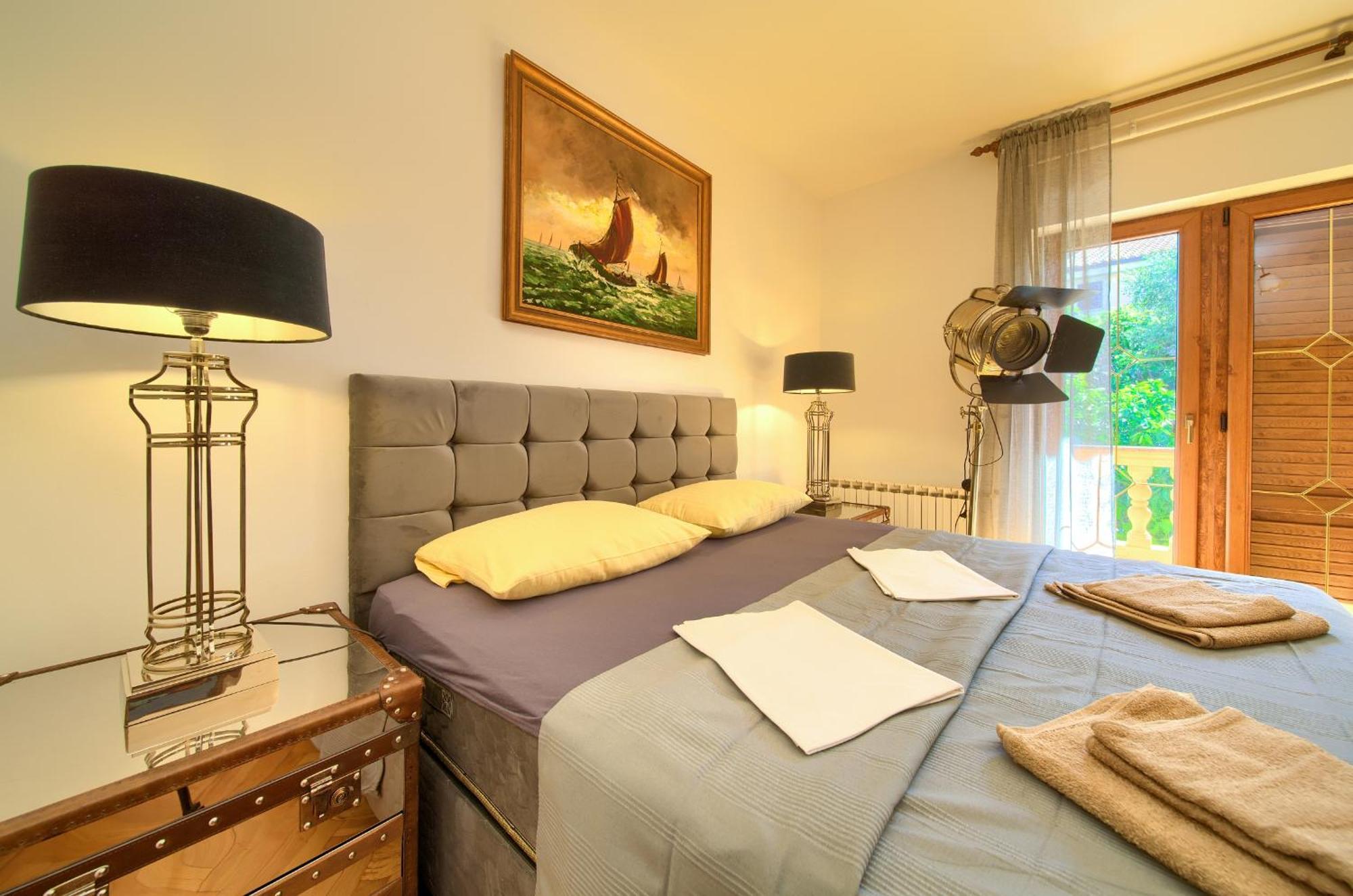 Apartment Bazina - Airconditioning, Parking, 500M From The Beach Krk Town Exterior photo