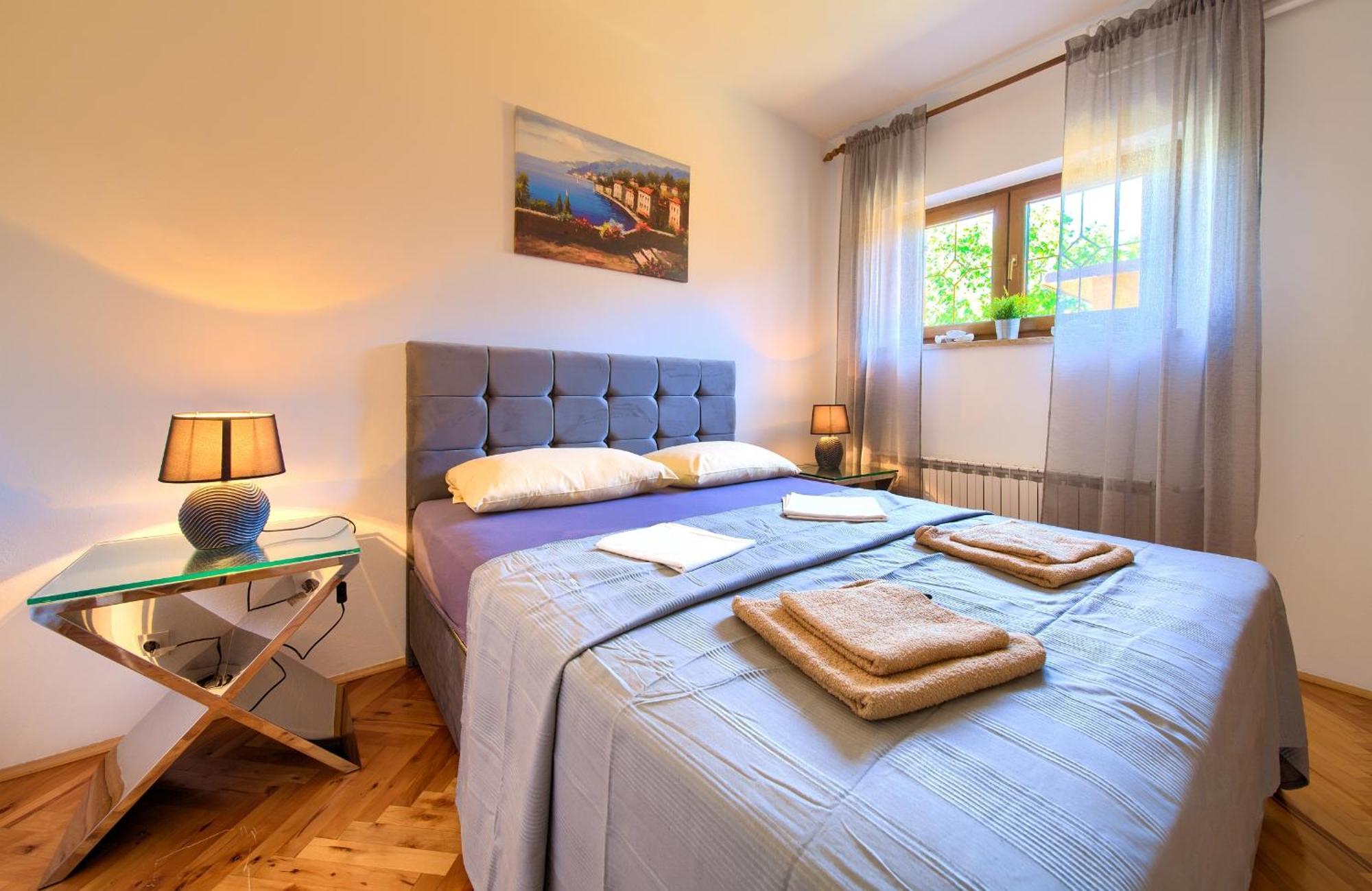 Apartment Bazina - Airconditioning, Parking, 500M From The Beach Krk Town Exterior photo